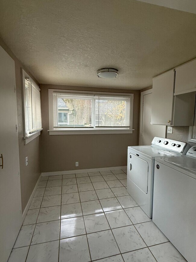 Building Photo - Beautiful 3B/2Ba Ranch in Longview on Lake...