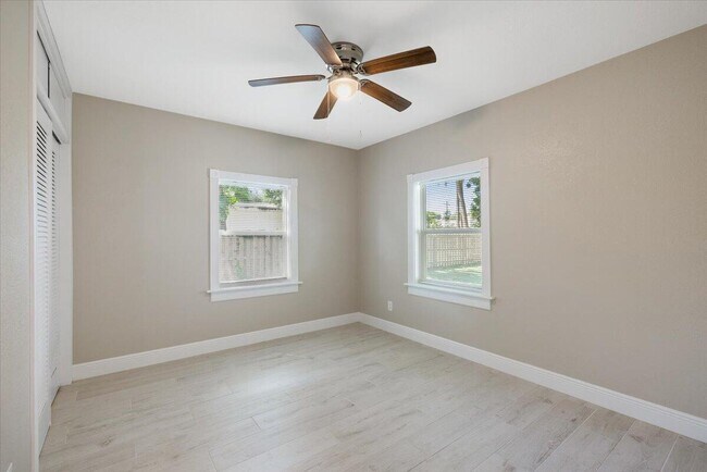 Building Photo - 807 S 12th St