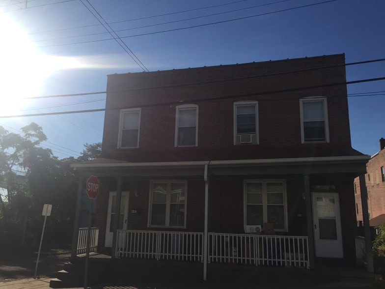 Building Photo - 440 Ella St