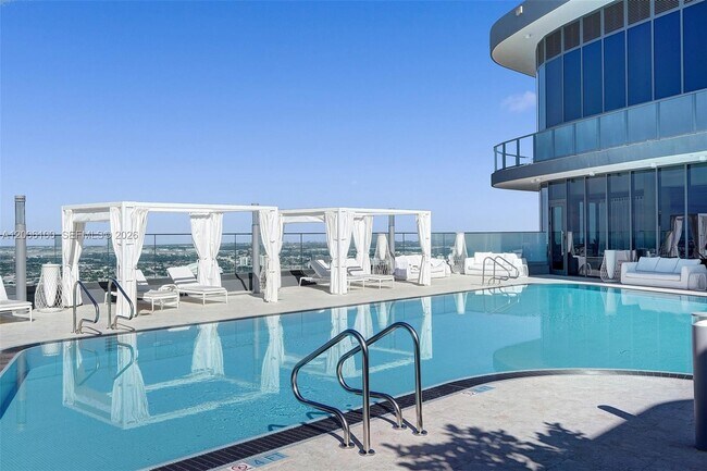 Building Photo - 1000 Brickell Plaza