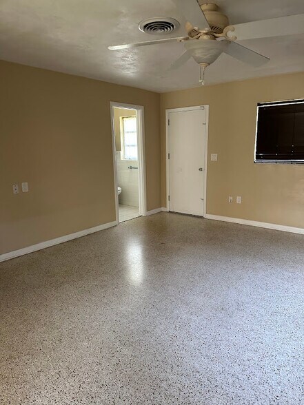 Building Photo - 1560 Elizabeth Ln