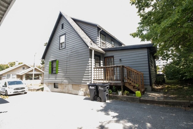 Building Photo - Charming 3 bed | 2 bath home in the heart ...