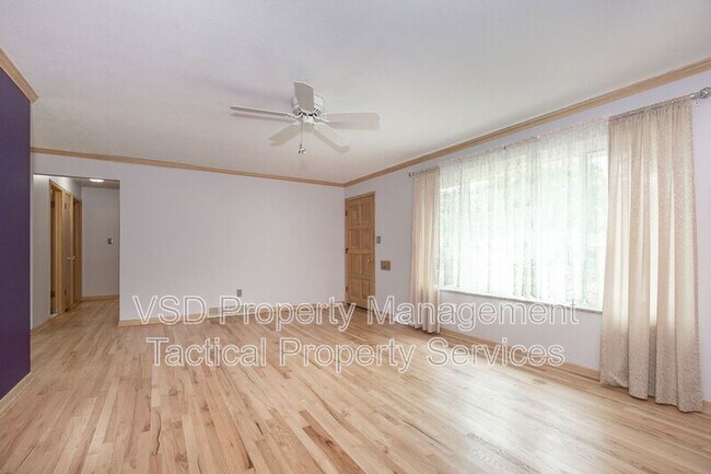 Building Photo - 6188 Cabrini Ln