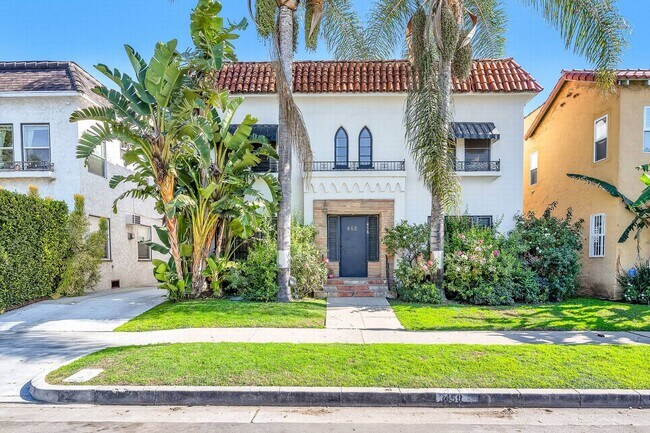 Building Photo - Sunning unit walking distance to shops on Fairfax