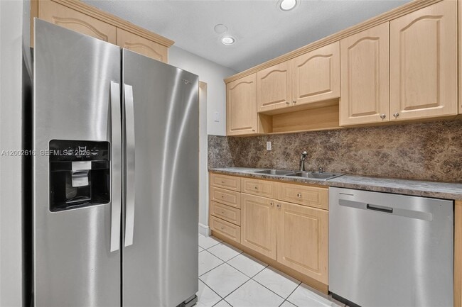 Building Photo - 5555 Ludlam Rd