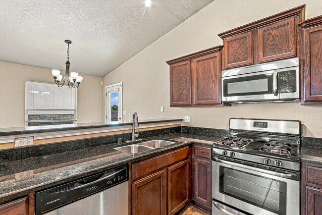Building Photo - 14352 S Cave Ave