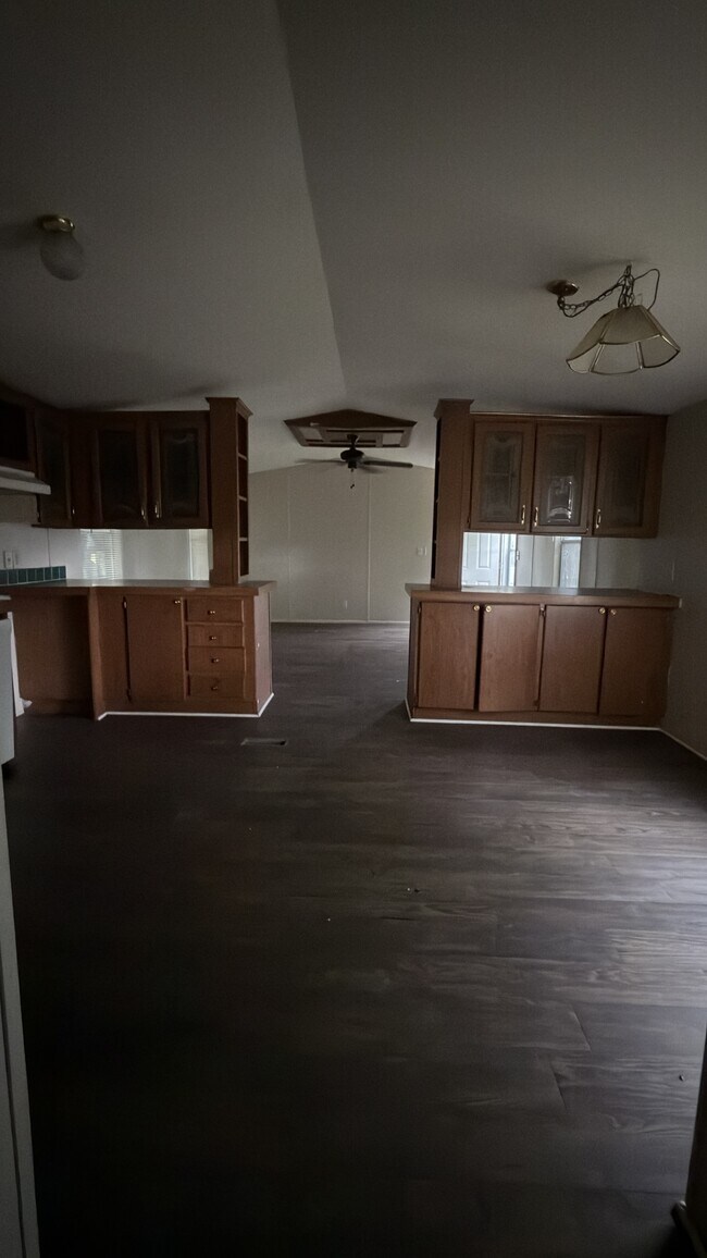 Building Photo - 600 Davis Cir