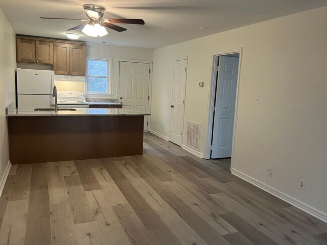 Building Photo - 103 Young Ave