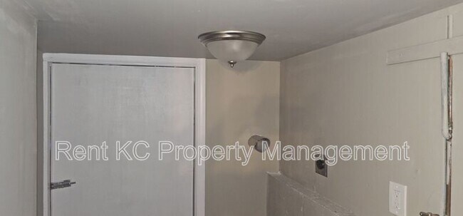 Building Photo - 809 NE 74th St