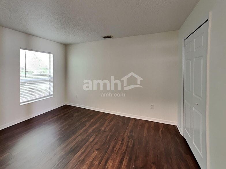 Building Photo - 1234 SW Alesio Ln