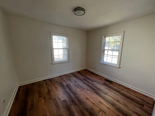 Building Photo - 3032 Woodbine Ave