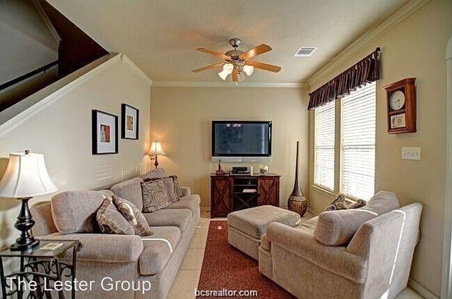 Building Photo - 4 br, 4 bath House - 146 Forest Dr.
