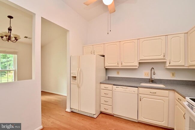Building Photo - 10048 Wood Sorrels Ln