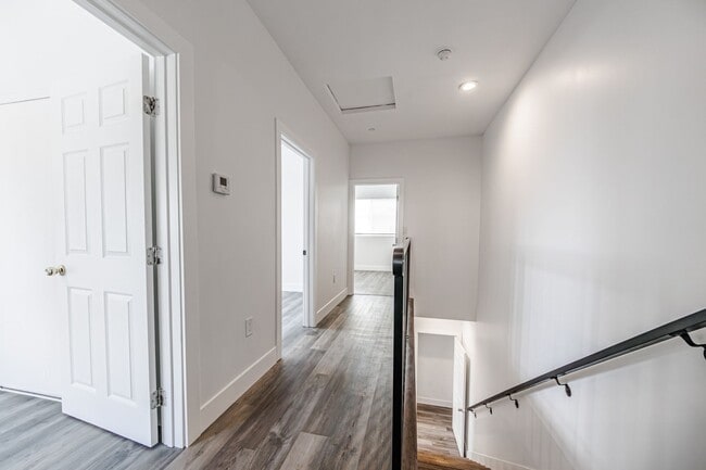 Building Photo - Spacious 4-Bedroom, 3-Bath Home – Modern U...