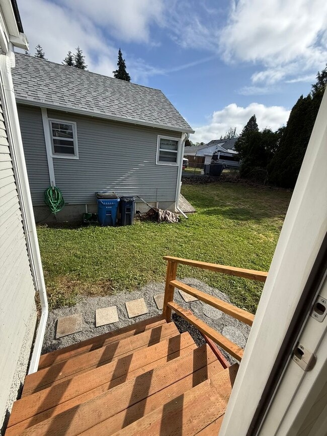 Building Photo - Charming Vintage Home in the Desirable Cam...