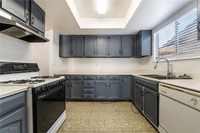 Building Photo - 4739 Buena Vista Way