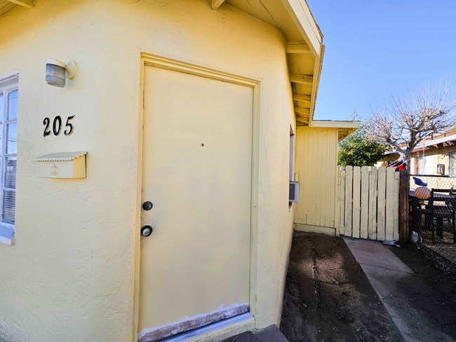 Building Photo - 205 N 13th St