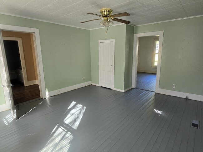 Building Photo - 505 Ave 2 NE