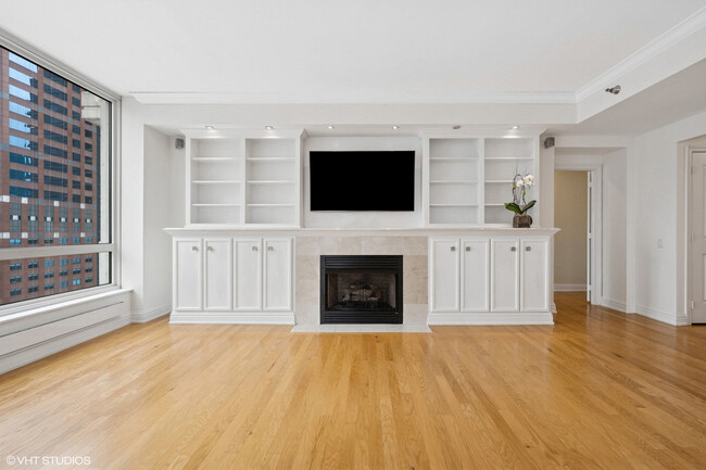 Building Photo - 55 E Erie St