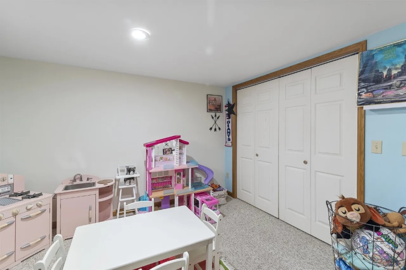 Building Photo - 810 Suffolk Dr