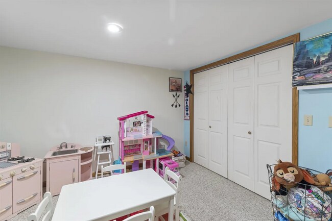Building Photo - 810 Suffolk Dr