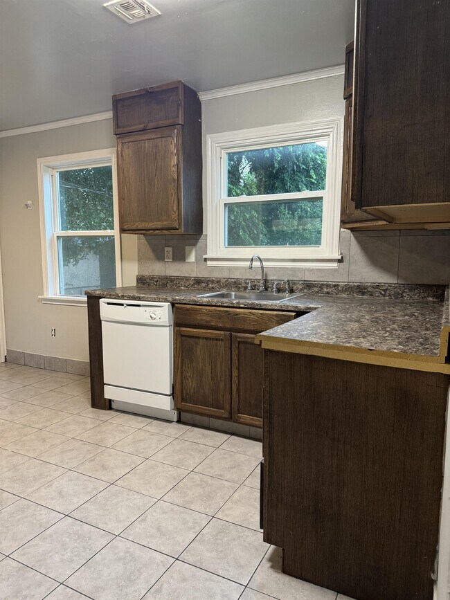 Building Photo - 6245 E Marshall St