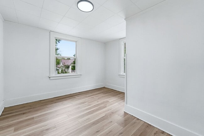 Building Photo - 3 BR - Classic Charm Meets Modern Living