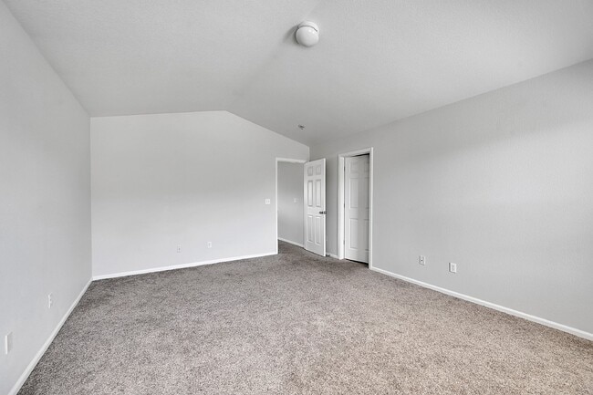 Building Photo - $1,850.00 - 2 Bedrooms, 2.5 Bathrooms Town...