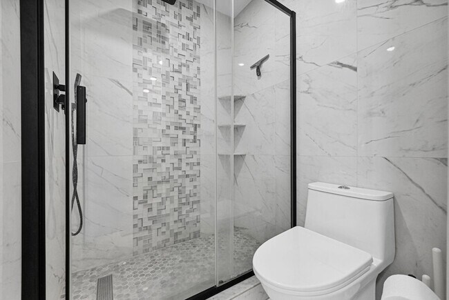 Building Photo - 6279 Bay Club Dr