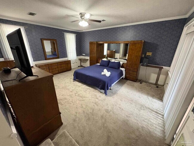 Building Photo - 8755 Thunderbird Dr