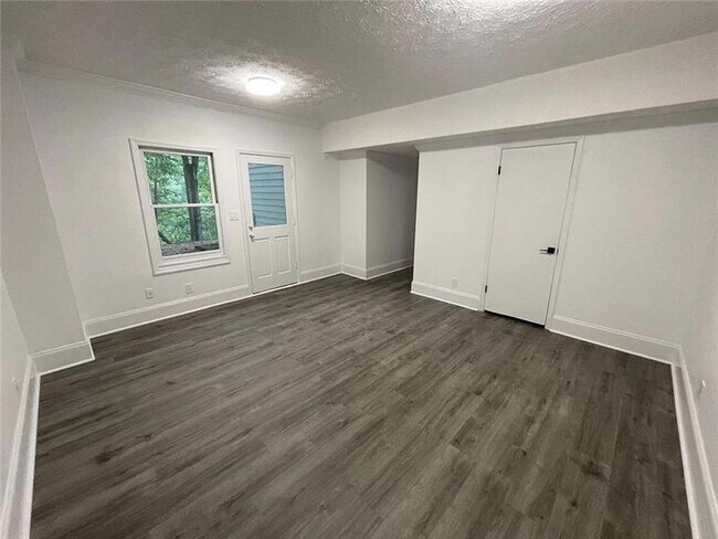 Building Photo - 160 Boxelder Ln