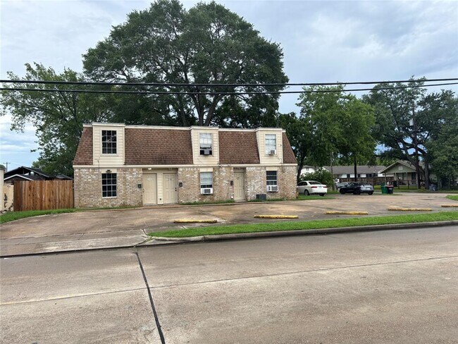 Primary Photo - 218 S Pruett St