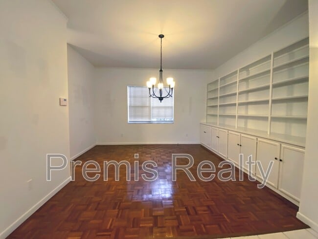 Building Photo - 642 Weathersfield Dr