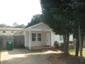 Building Photo - Ranch home minutes from uptown Charlotte