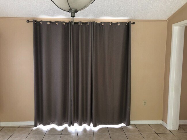 Building Photo - 217 Acorn Dr