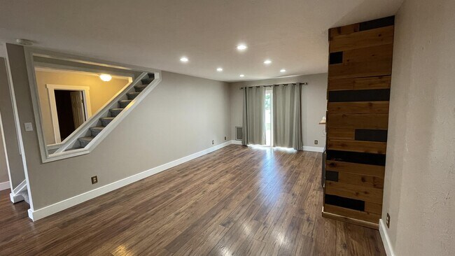 Building Photo - 4420 W Skye Dr