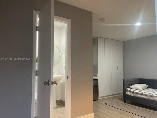 Building Photo - 11401 Taft St