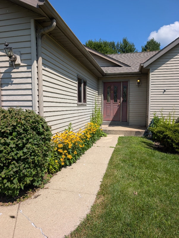 Building Photo - 1218 Point O'Woods Dr