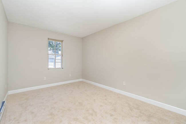 Building Photo - 62 Breckenridge St