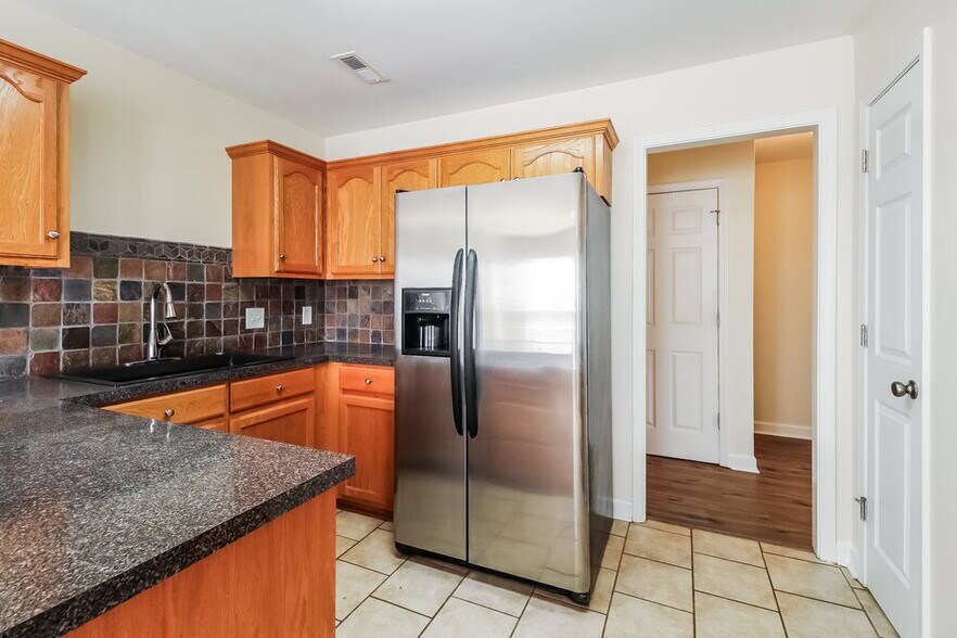 Building Photo - 2970 Deep Cove Dr NW