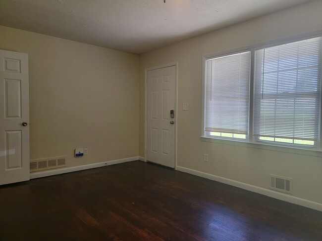 Building Photo - Spacious 3BR Ranch in Prime Atlanta Location!