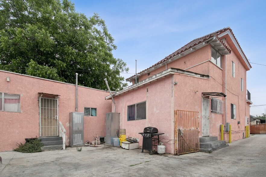 Building Photo - 635 W 53rd St