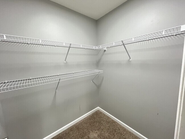 Building Photo - SPACIOUS FRANKLIN HOME WITH UPGRADES