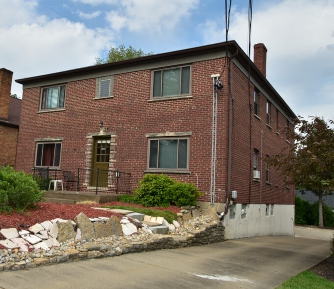 Clean, well lit and manicuredd exterior - 3946 School Section Rd