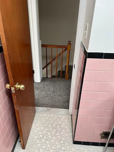 Building Photo - 708 Umbra St