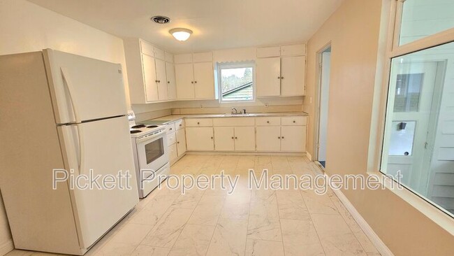 Building Photo - 2514 Spring St