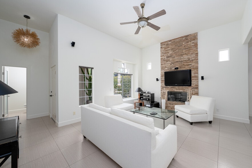 Building Photo - 30106 Avenida Alvera