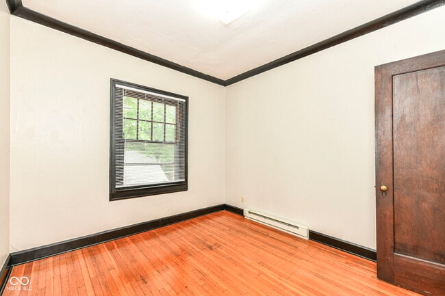 Building Photo - 590 Woodruff Pl W Dr