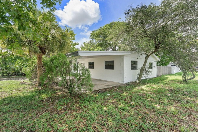 Building Photo - 747 NW 1st Terrace