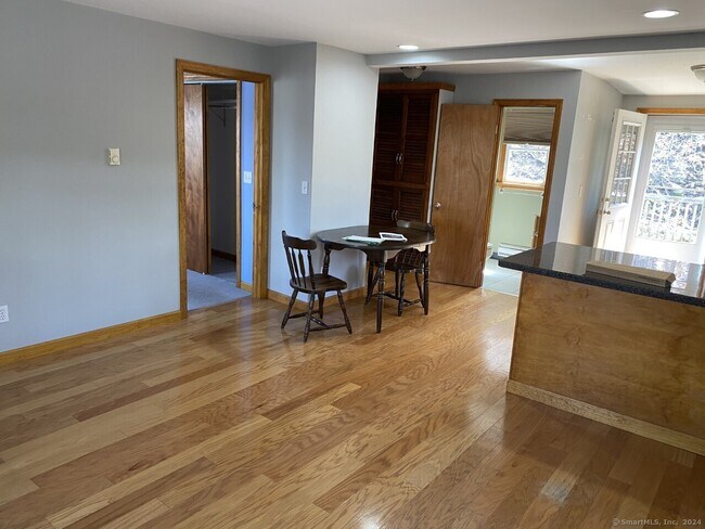 Building Photo - 21 S Division St